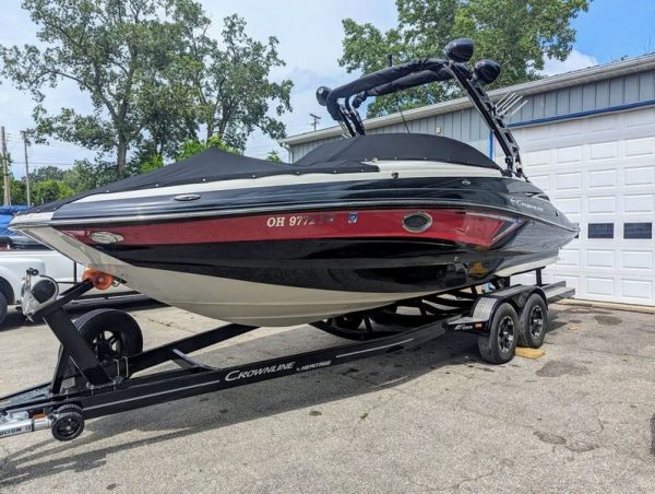 2019 Crownline E255 SURF