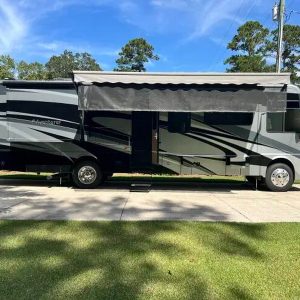 2013 Winnebago ADVENTURER 37F