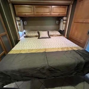 2013 Winnebago ADVENTURER 37F