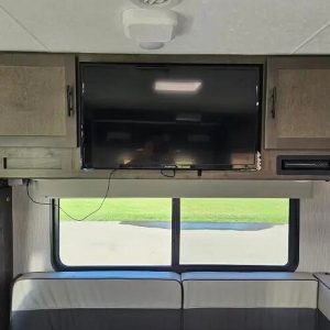 2022 Coachmen LEPRECHAUN PREMIER 298KB – FORD 450