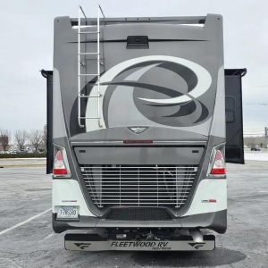 2017 Fleetwood Discovery Lxe 40E